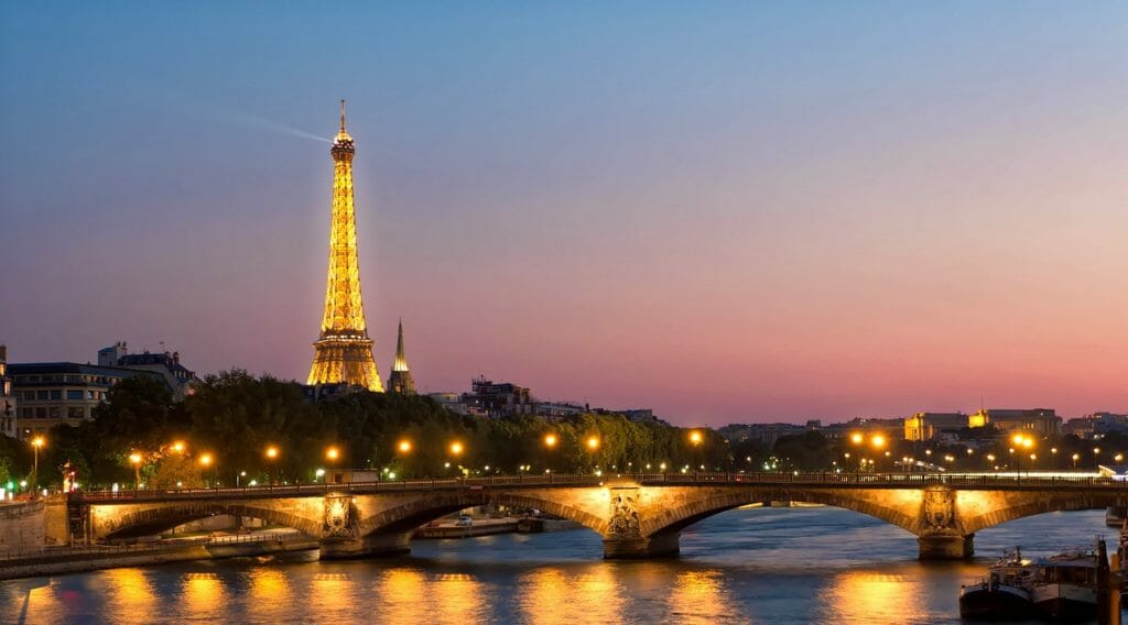 Romantic Dinner with amazing night view of Paris | Siene River Cruise