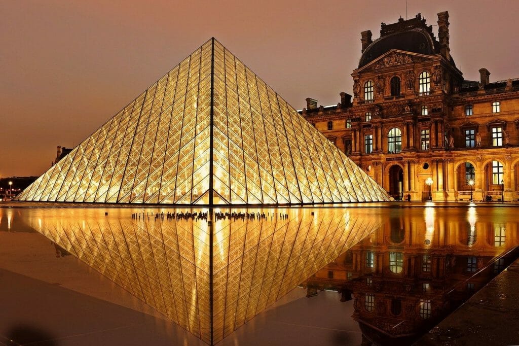 Chasing Whereabouts - Paris Travel Guide - The Louvre